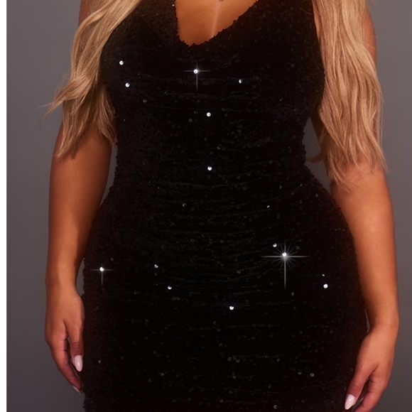 PrettyLittleThings Hooded Sequim Mini Dress - Picture 9 of 10